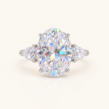 [Correnva V2 main] Moonlit Oval Ring. AI-assisted presentation image based on a supplier reference; not exact-item, material, stone identity, scale, size, or inventory proof.
